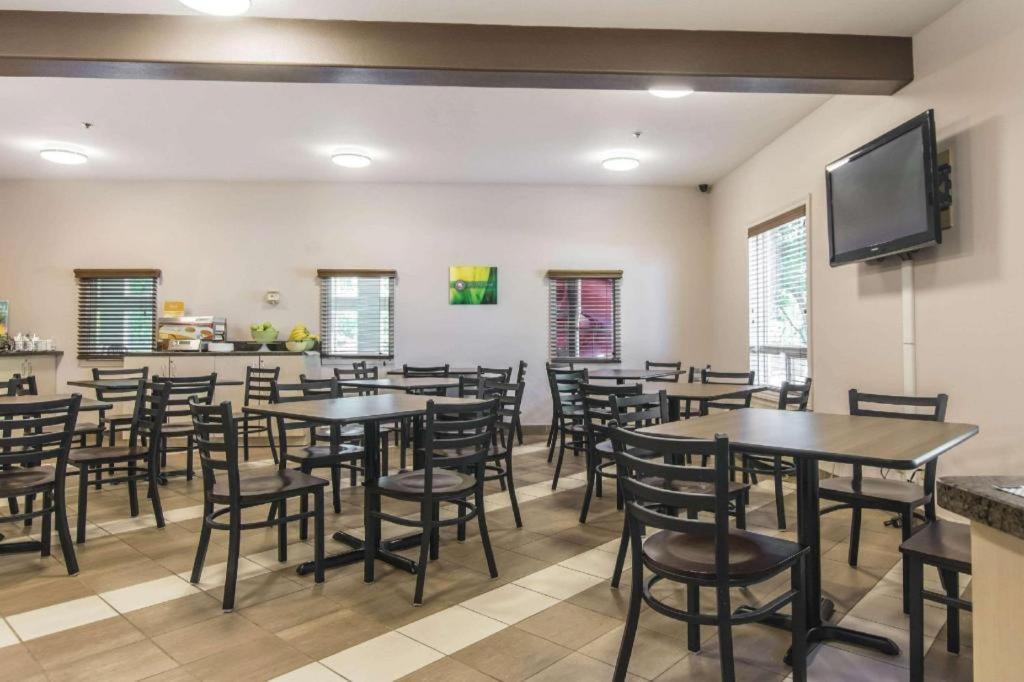 Quality Inn Airport Moncton Eksteriør bilde