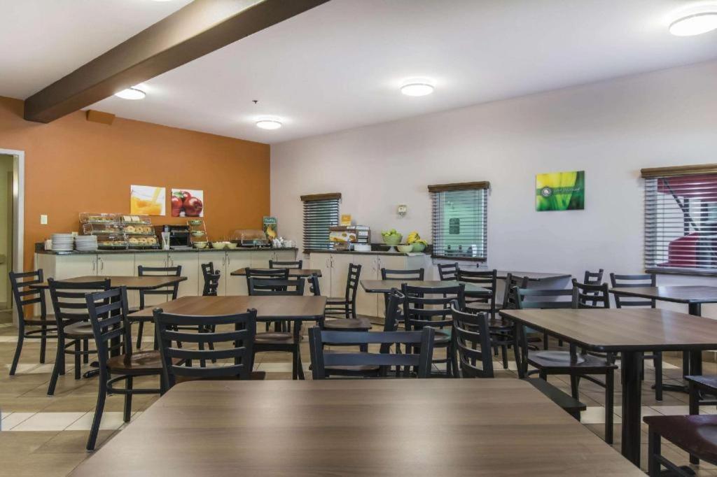 Quality Inn Airport Moncton Eksteriør bilde